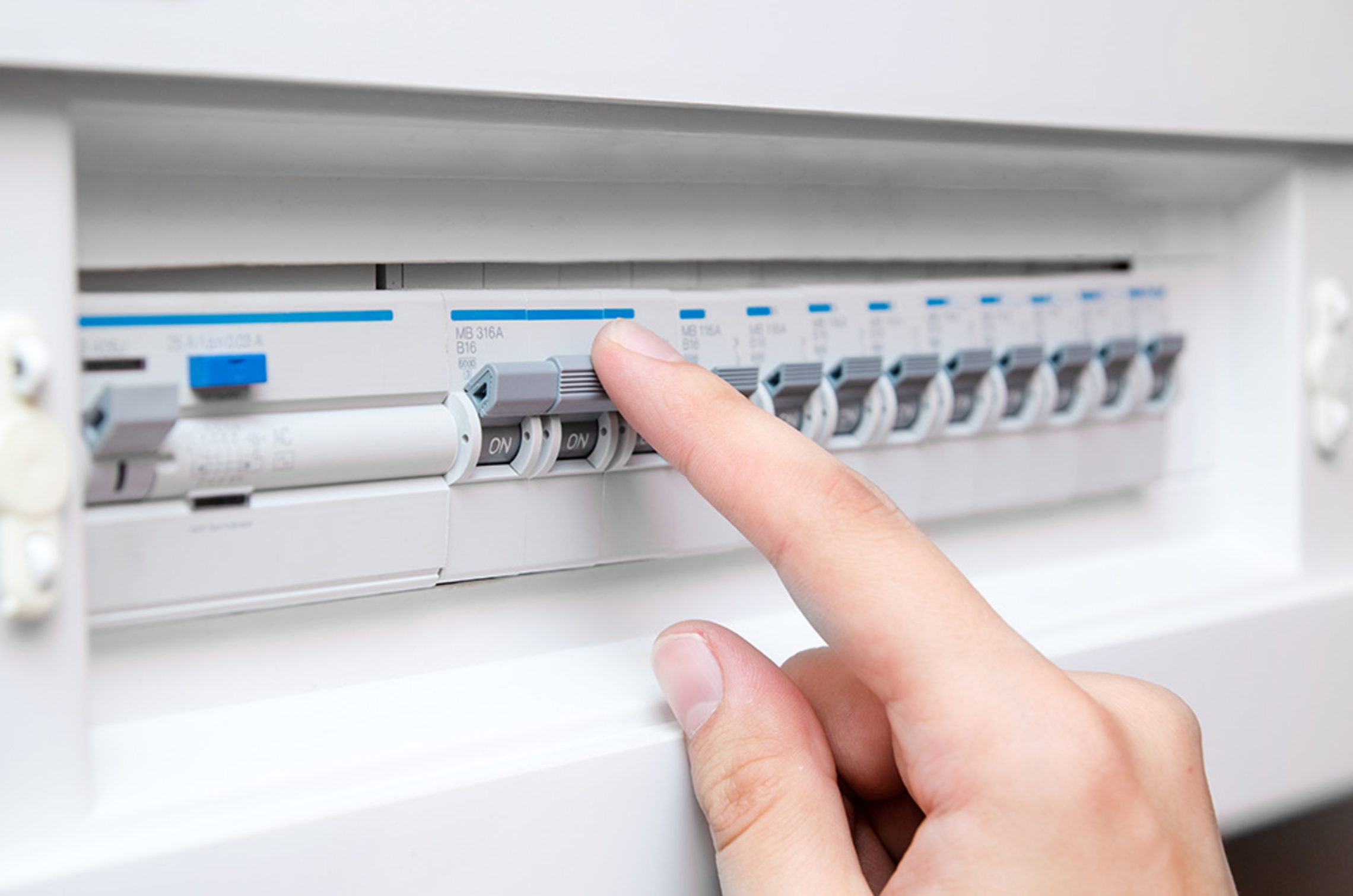 Schaltschrankbau bei Elektro Weis GmbH in Buchen-Hettingen
